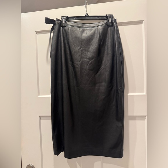 ARITZIA BABTON VEGAN LEATHER BLACK SKIRT - Picture 5 of 5